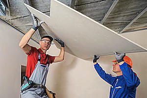 10 Étapes à suivre pour poser un plafond correctement à Saint-Glen
